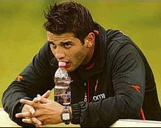 Кристиан сидит и видит себя в 