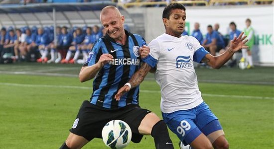 Матеус (справа) сравнял счет, фото Football.ua