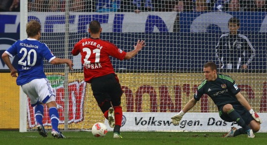 Лено отбивает, Пукки добивает, Топрак не поспевает. Фото Getty Images