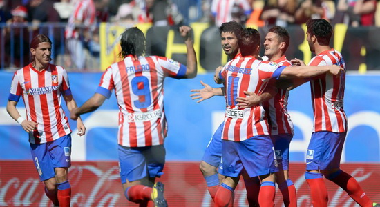 Партнеры поздравляют Диего Косту с открытием счета, фото as.com