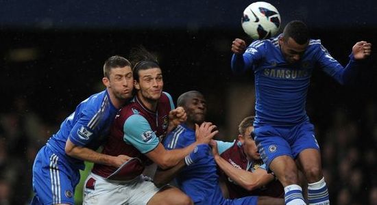 Гари Кэхилл (слева) и Эшли Коул (справа) в матче против Вест Хэма, фото Getty Images