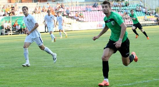 Ивашко (справа) догнал в списке бомбардиров александрийца Шевченко. Фото fc-poltava.at.ua