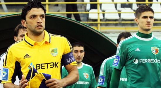 Ткачук (справа) выходит на игру с Металлистом, фото Олег Дубина, Football.ua