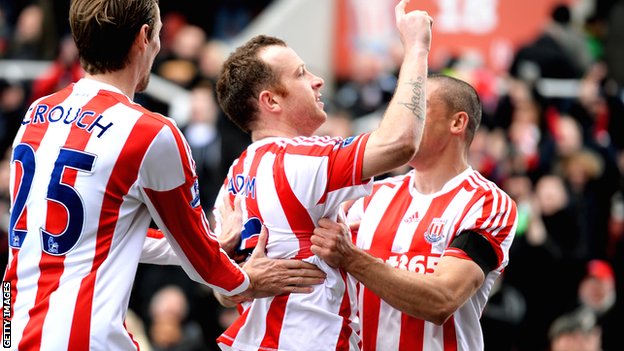 Адам приносит Стоку важные очки, Getty Images