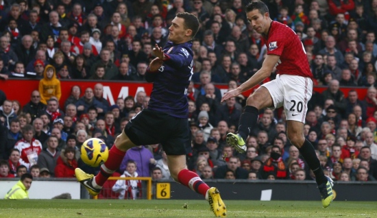 В первом круге ван Перси забил Арсеналу, Getty Images