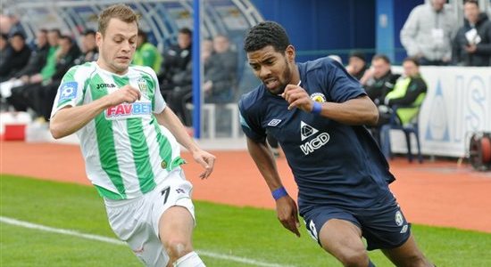 Павел Ксенз против Грегори Нельсона, фото Михаила Масловского, Football.ua