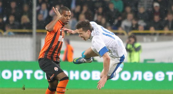 Фернандиньо против Евгения Коноплянки, фото Football.ua 