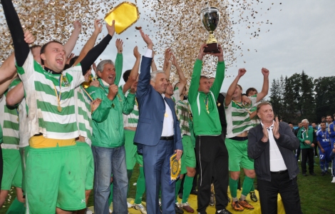 В прошлом году чемпионами страны среди аматоров стали коломыйские Карпаты, фото ffu.org.ua