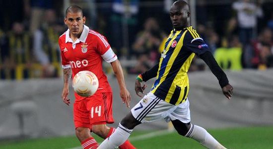 Соу в игре с Бенфикой, фото thesun.co.uk