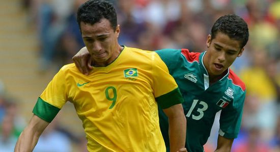 Леандро Дамиао в игре за сборную, фото skysports.com