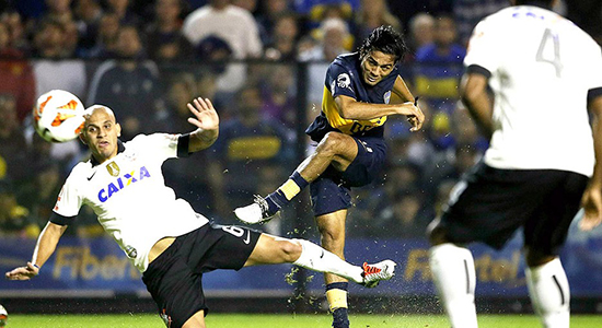 Вальтер Эрвити наносит удар, EFE