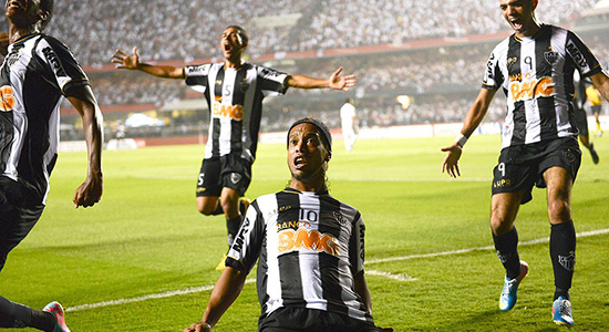 Роналдиньо сравнял счет, AFP