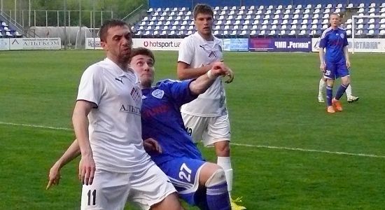 Александр Волков (слева) отпраздновал возвращение в донецкую команду голом, фото olimpik.com.ua