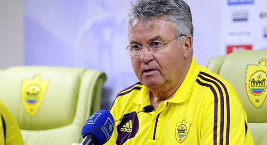 Гус Хиддинк, фото fc-anji.ru