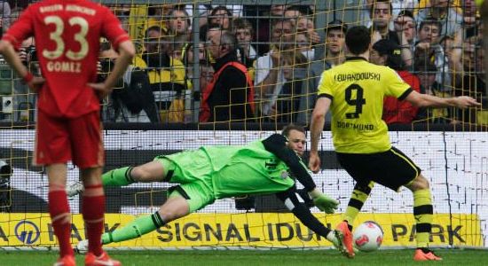 Нойер парирует пенальти от Левандовски, фото arabia.msn.com