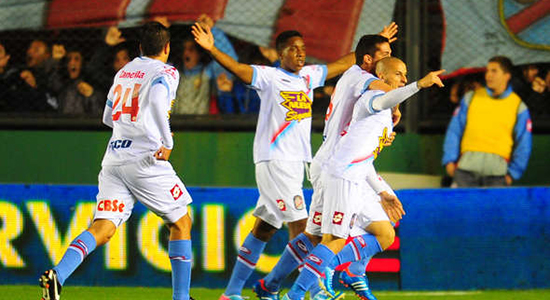 Подножка Ньюэллзу от Арсенала, ole.com.ar