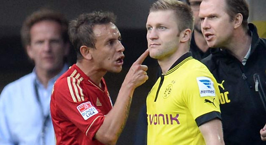 Тыкать пальцами нехорошо. Фото bundesliga.com