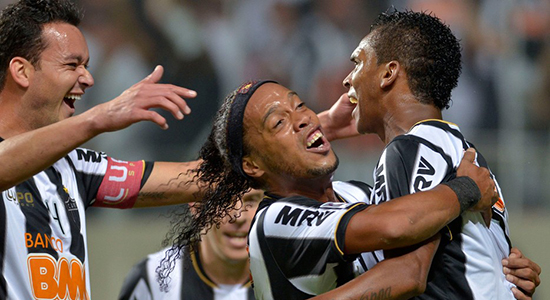 Роналдиньо и компания продолжают идти к заветной цели, AFP