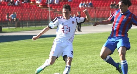 Насонов в игре с Арсеналом, фото fcvolyn.net