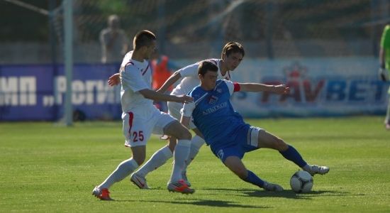 Дончанин Огиря в борьбе с алчевцами Степанюком и Батюшиным, фото olimpik.com.ua