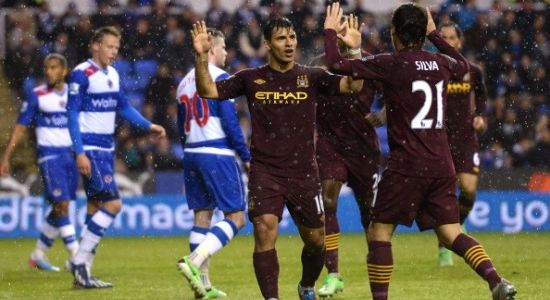 Силва поздравляет Агуэро, Getty Images