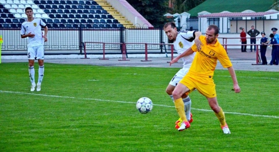 Противостояние черновчанина Сантрапинских и ахтырчанина Саванчука в предыдущих матчах бывало очень ярким, фото fcnaftovyk.com.ua