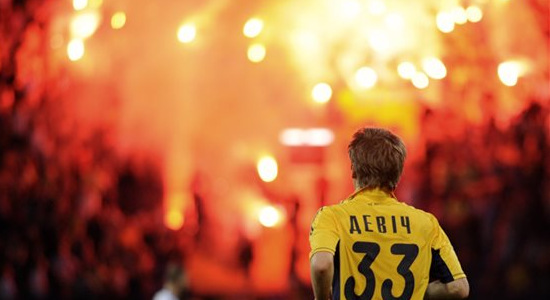 Во время матча Металлист - Динамо фаны не экономили на пиротехнике. Фото Football.ua