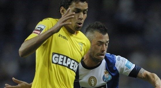 Карлос Эдуардо в игре против своего будущего клуба, AFP