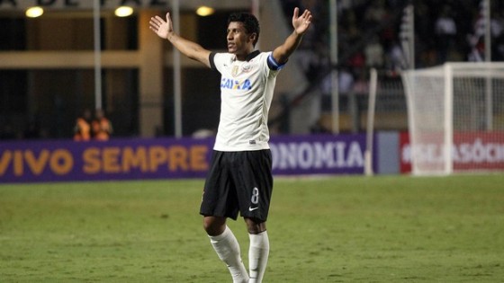 Паулиньо забил и в очередной раз заверил, что никуда не уходит, фото Agência Estado 