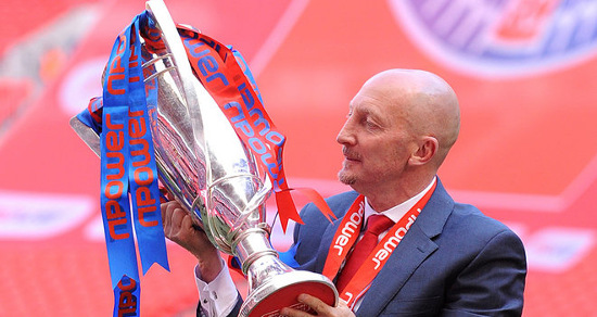 Иан Холлоуэй со свежим трофеем. Sky Sports