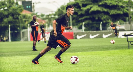 Nike Hypervenom: новые футбольные бутсы для игроков новой эры