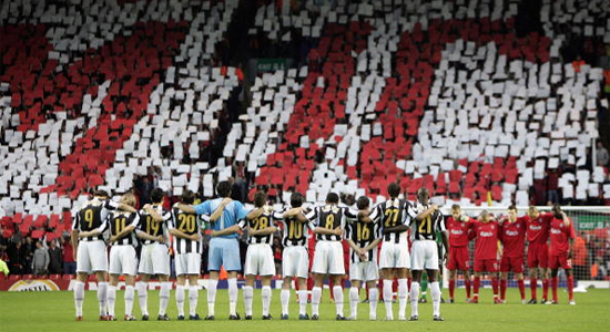 В 2005 году матч между этими командами начался с минуты молчания, Getty Images