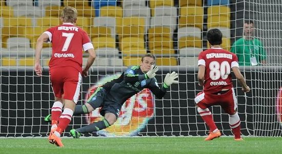 Коваль берет пенальти в игре с Ильичевцем, фото Илья Хохлов, Football.ua