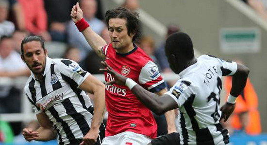 Росицки в матче с Ньюкаслом, Getty images