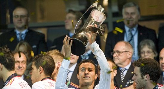 Алькантара с трофеем, Getty Images