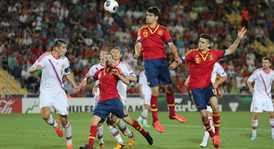 Мората (№12) забивает гол в ворота сборной России, Getty Images