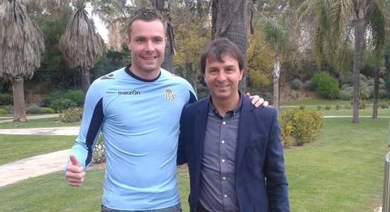 Стефан Андерсен уже примерил новую форму. Фото realbetisbalompie.es