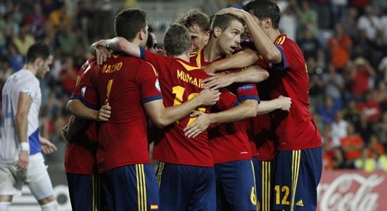 Испанцы празднуют свой очередной гол, Getty Images