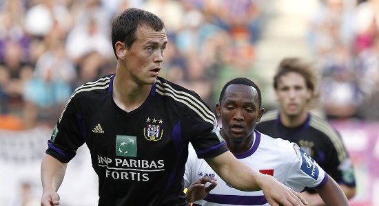 Де Суттер на переднем плане, фото uefa.com