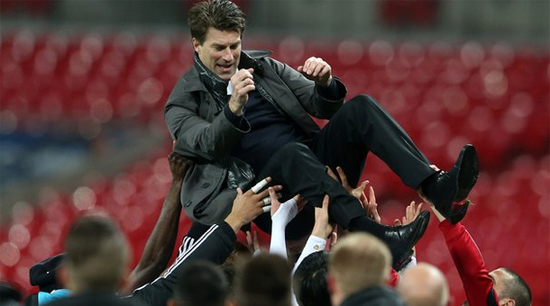 Микаэль Лаудруп после победы в Кубке Лиги, Getty Images