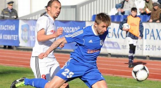 Карамушка (впереди) против белшиновского украинца Зейналова, фото fcbelshina.by