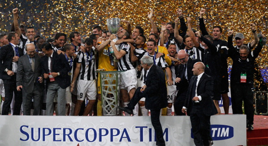 В прошлом году Старая Синьора завоевала суперкубок в Китае, Getty Images