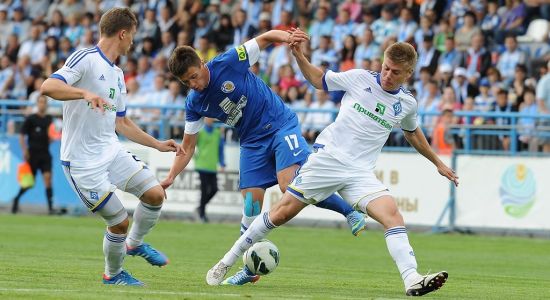 Коваль (в центре) один из тех динамовцев, которые в новом сезоне уже играли против Динамо-2, фото fcdynamo.kiev.ua 