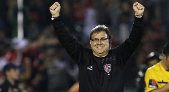 Херардо Мартино, AP