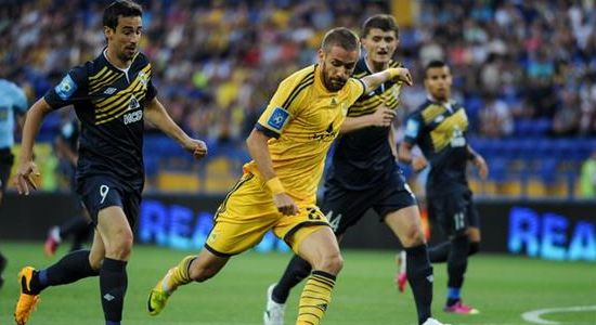 Девич прорывается к воротам Металлурга, фото Дмитрий Неймырок, Football.ua