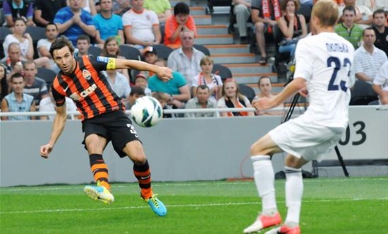 Дарио Срна в матче с Говерлой, Football.ua