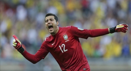 Жулио Сезар, Reuters