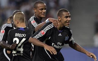 Игроки Гамбурга празднуют успех, АР