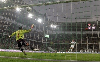 Гомес обыгрывает Дида, AP