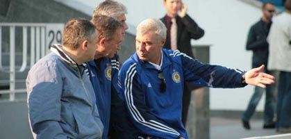 А еще я собачку могу показывать... фото fcdynamo.kiev.ua